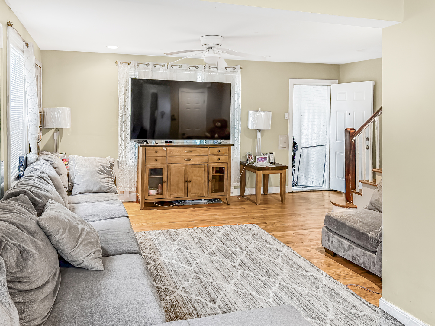 8539 South Saint Lawrence Avenue Chicago IL 60619