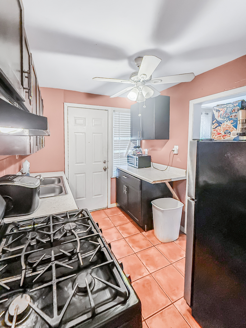 8539 South Saint Lawrence Avenue Chicago IL 60619