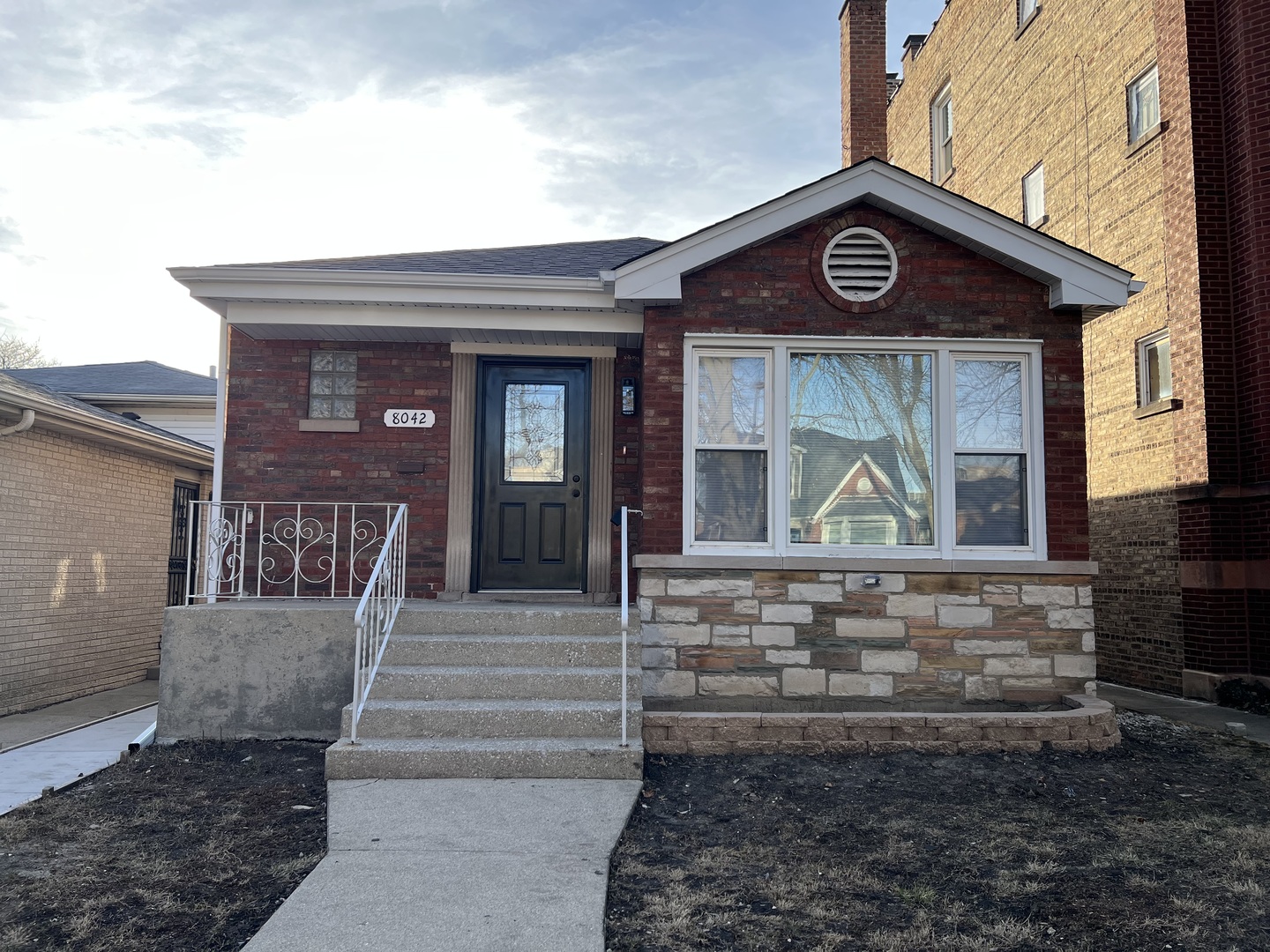 8042 South Campbell Avenue Chicago IL 60652