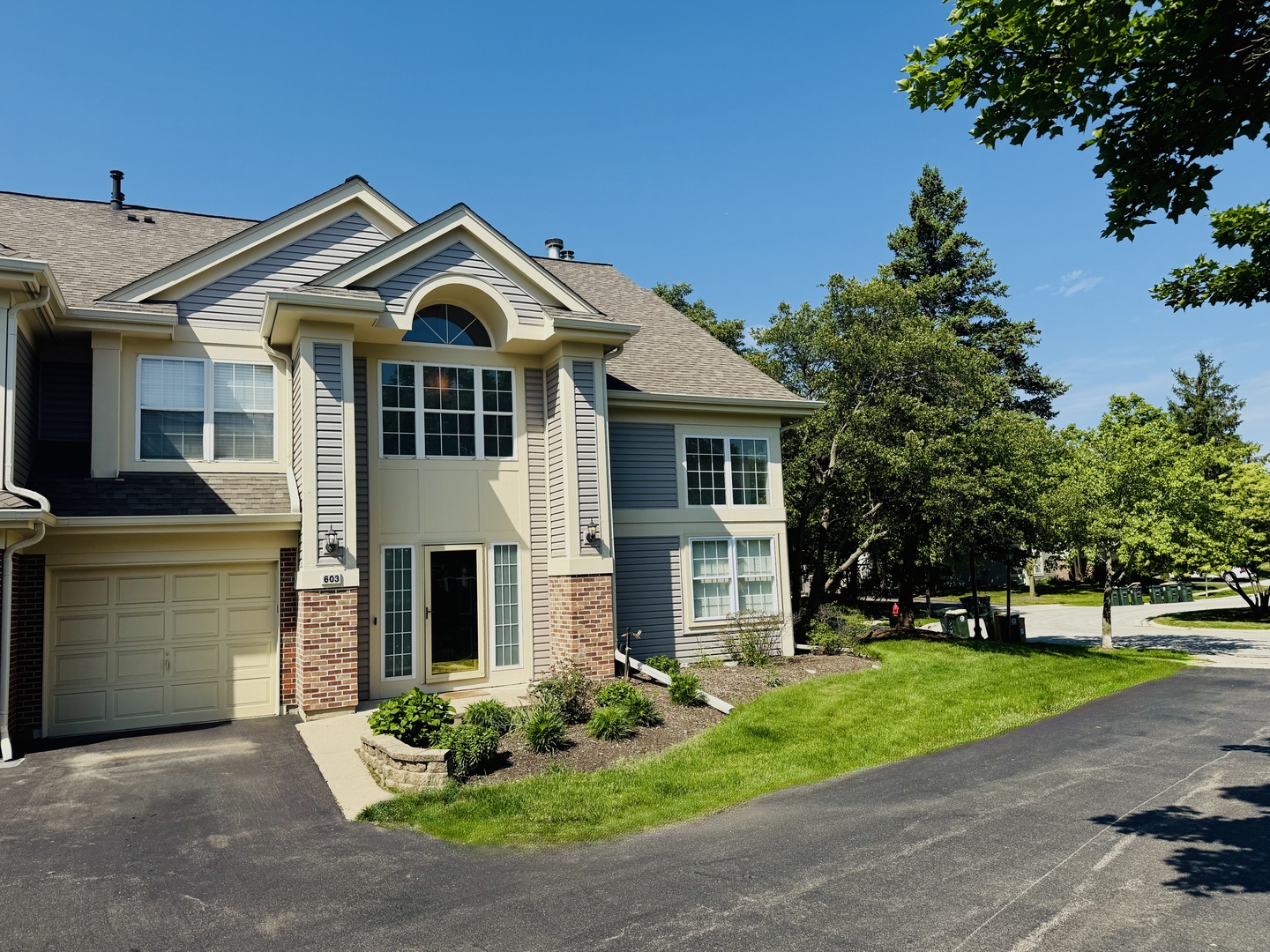 603 Stone Brook Court Elk Grove Village IL 60007