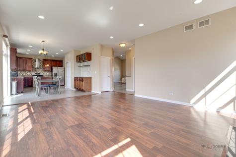 4 Waterton Drive Streamwood IL 60107