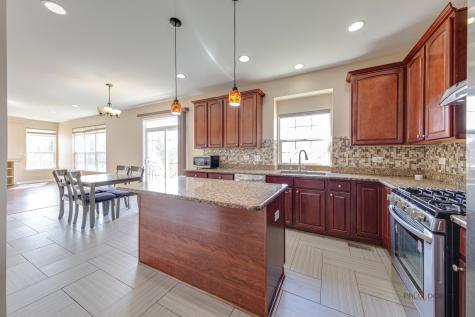 4 Waterton Drive Streamwood IL 60107