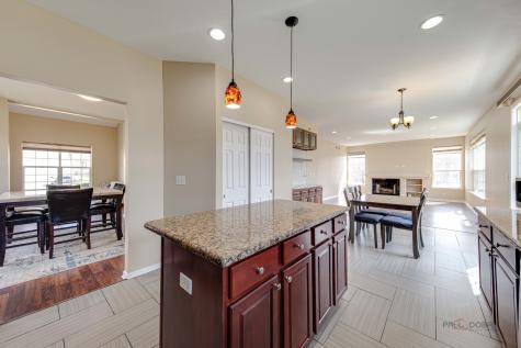 4 Waterton Drive Streamwood IL 60107