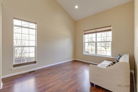 4 Waterton Drive Streamwood IL 60107