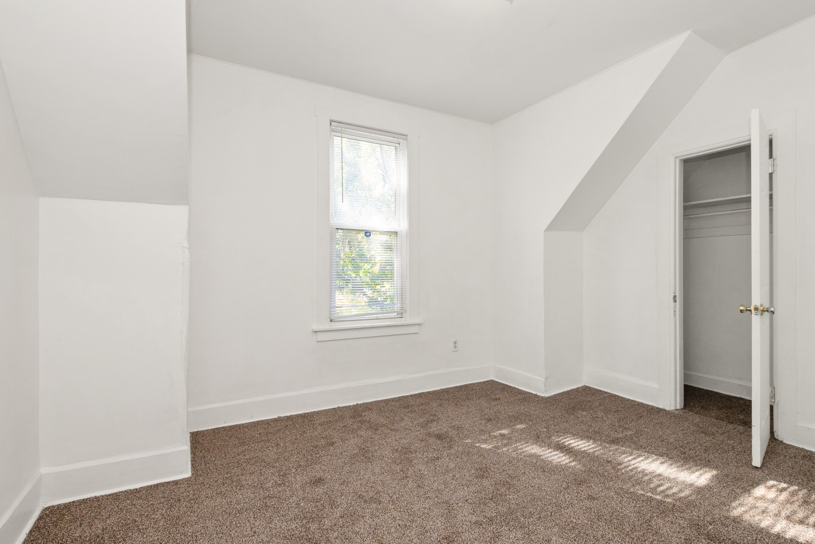 7642 South Dante Avenue Chicago IL 60619