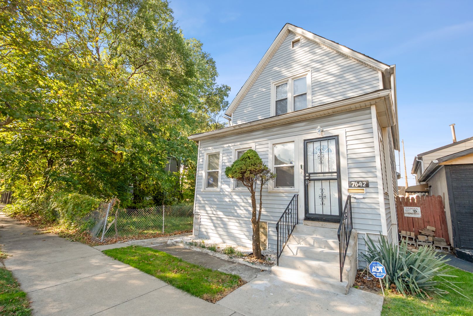 7642 South Dante Avenue Chicago IL 60619
