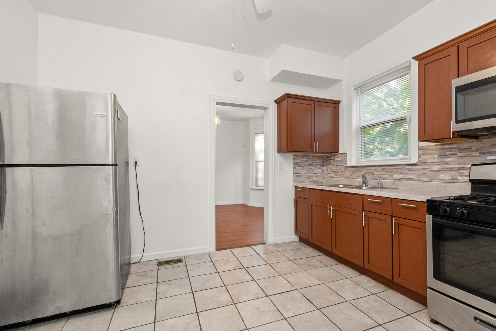 7642 South Dante Avenue Chicago IL 60619