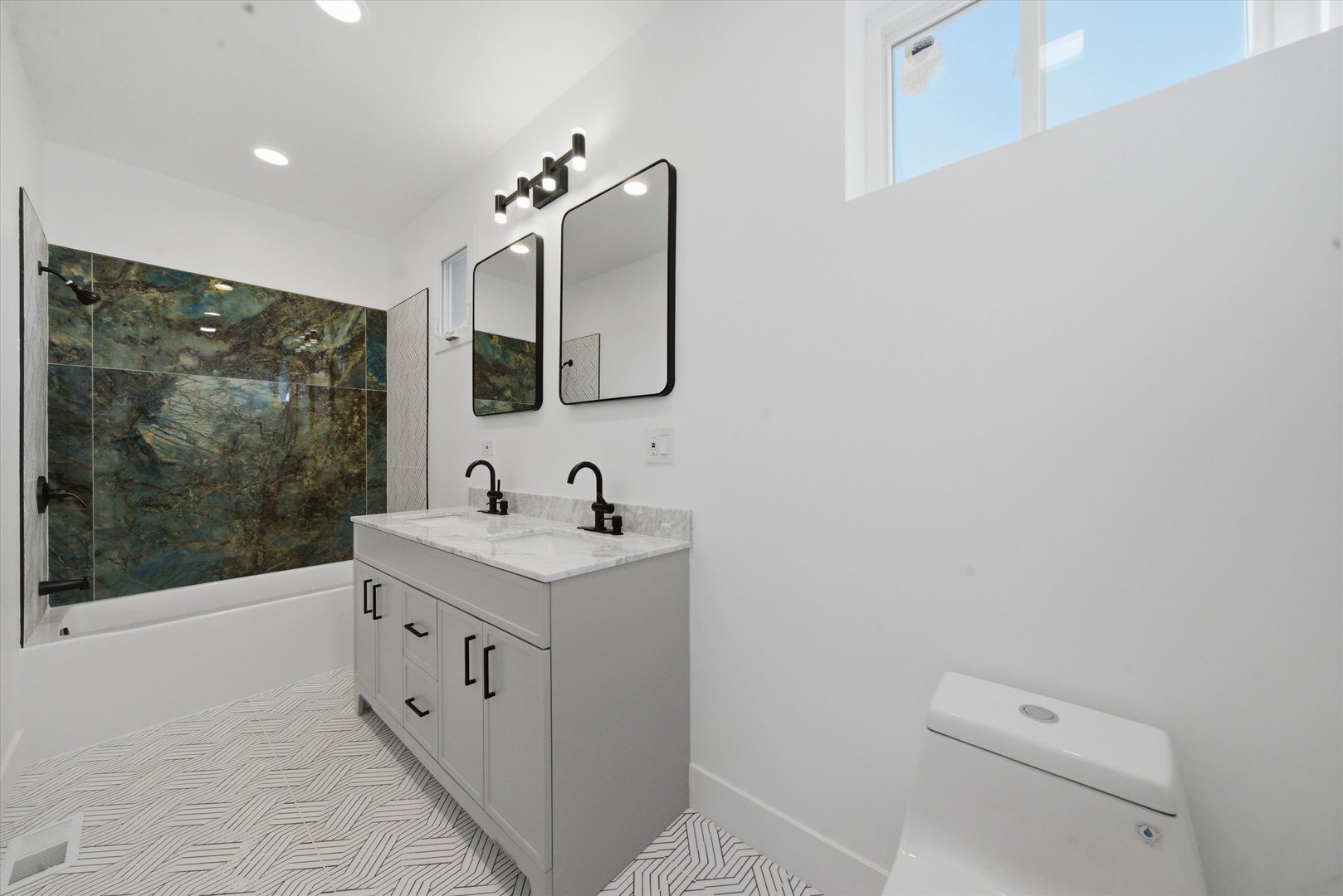 939 North Harding Avenue Chicago IL 60651