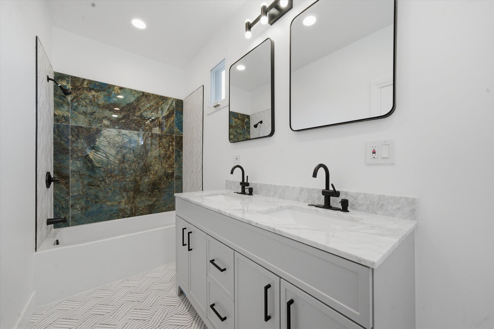 939 North Harding Avenue Chicago IL 60651