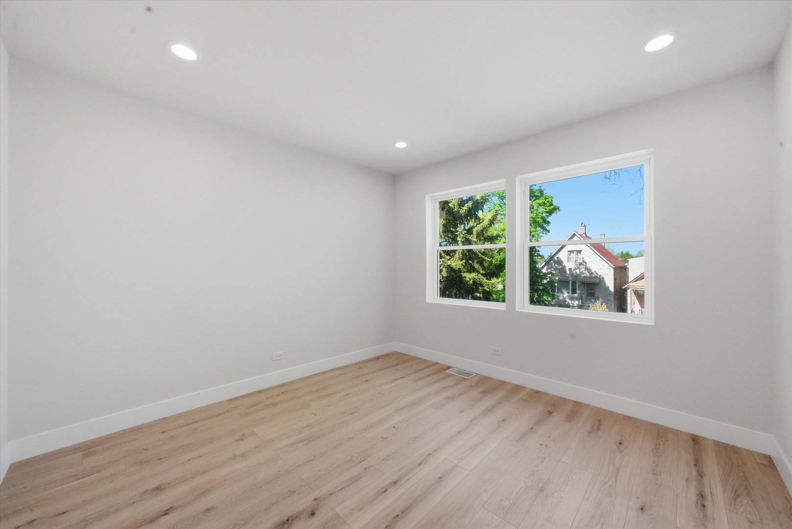 939 North Harding Avenue Chicago IL 60651