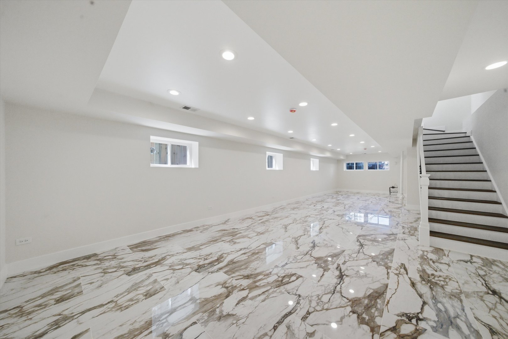 939 North Harding Avenue Chicago IL 60651