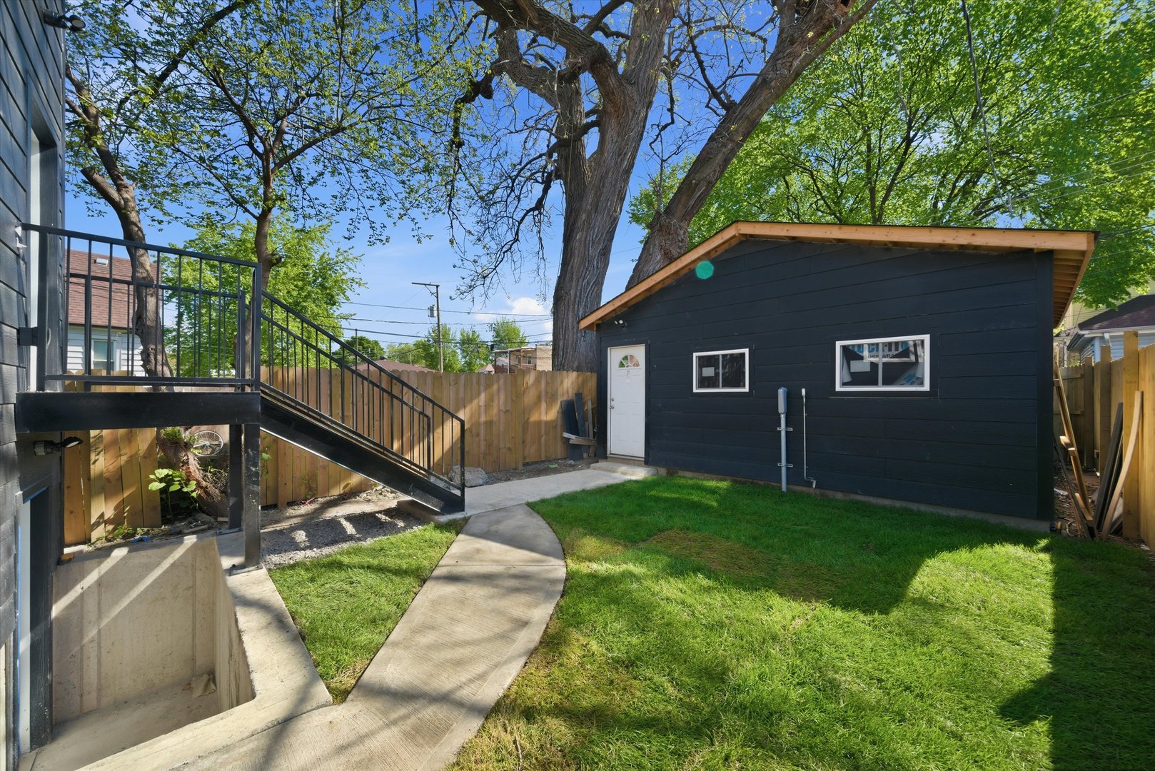 939 North Harding Avenue Chicago IL 60651