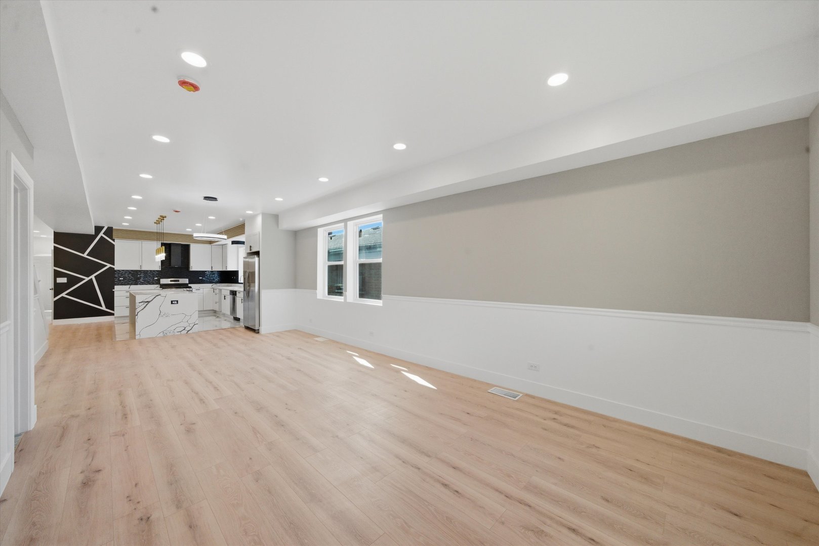 939 North Harding Avenue Chicago IL 60651