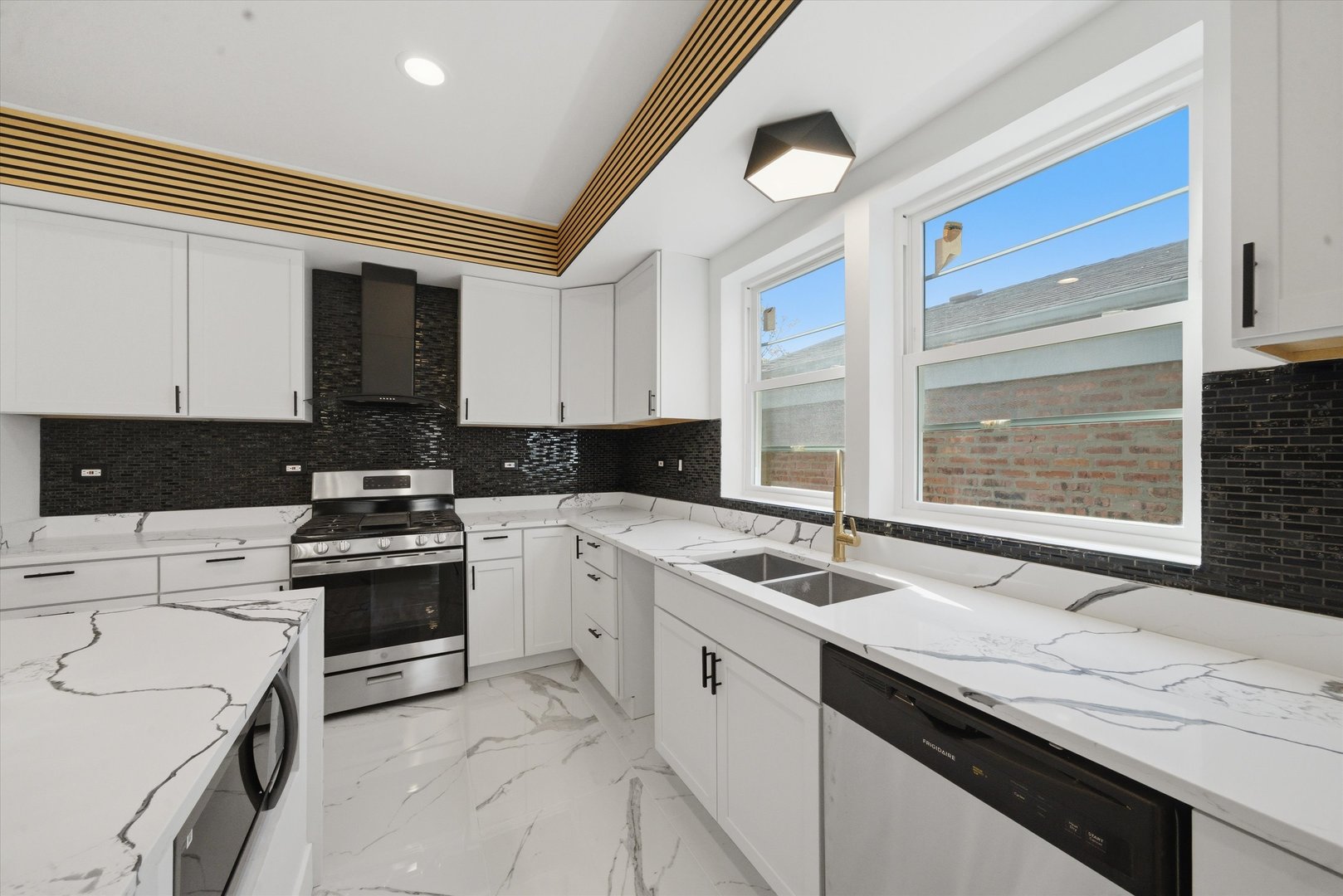 939 North Harding Avenue Chicago IL 60651