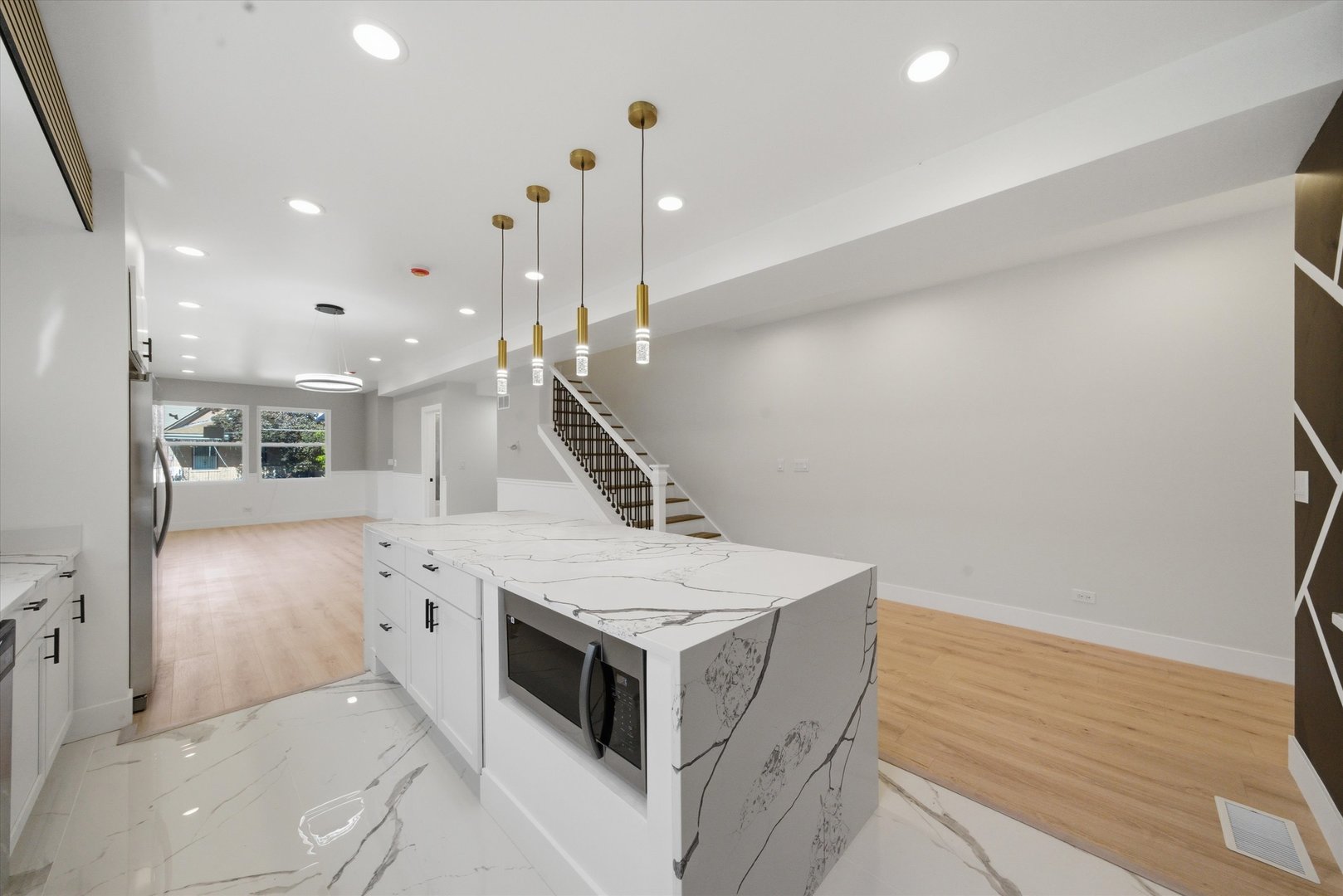 939 North Harding Avenue Chicago IL 60651