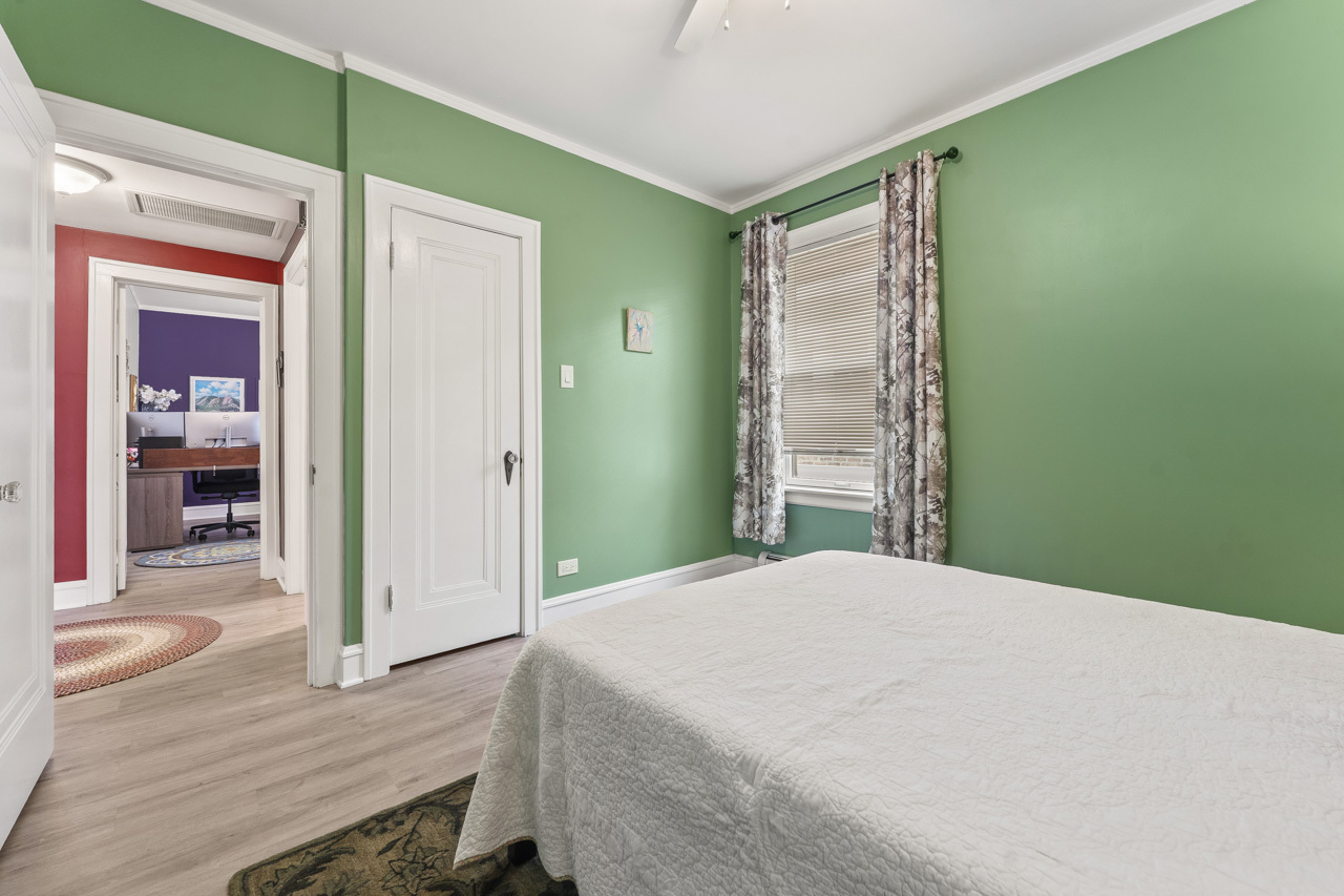 6628 North Onarga Avenue Chicago IL 60631