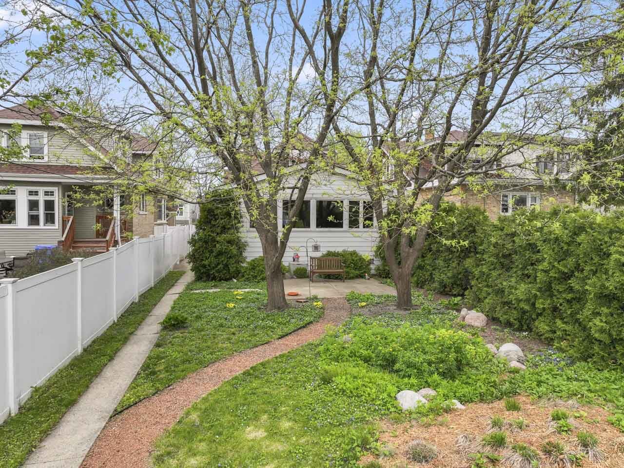 6628 North Onarga Avenue Chicago IL 60631