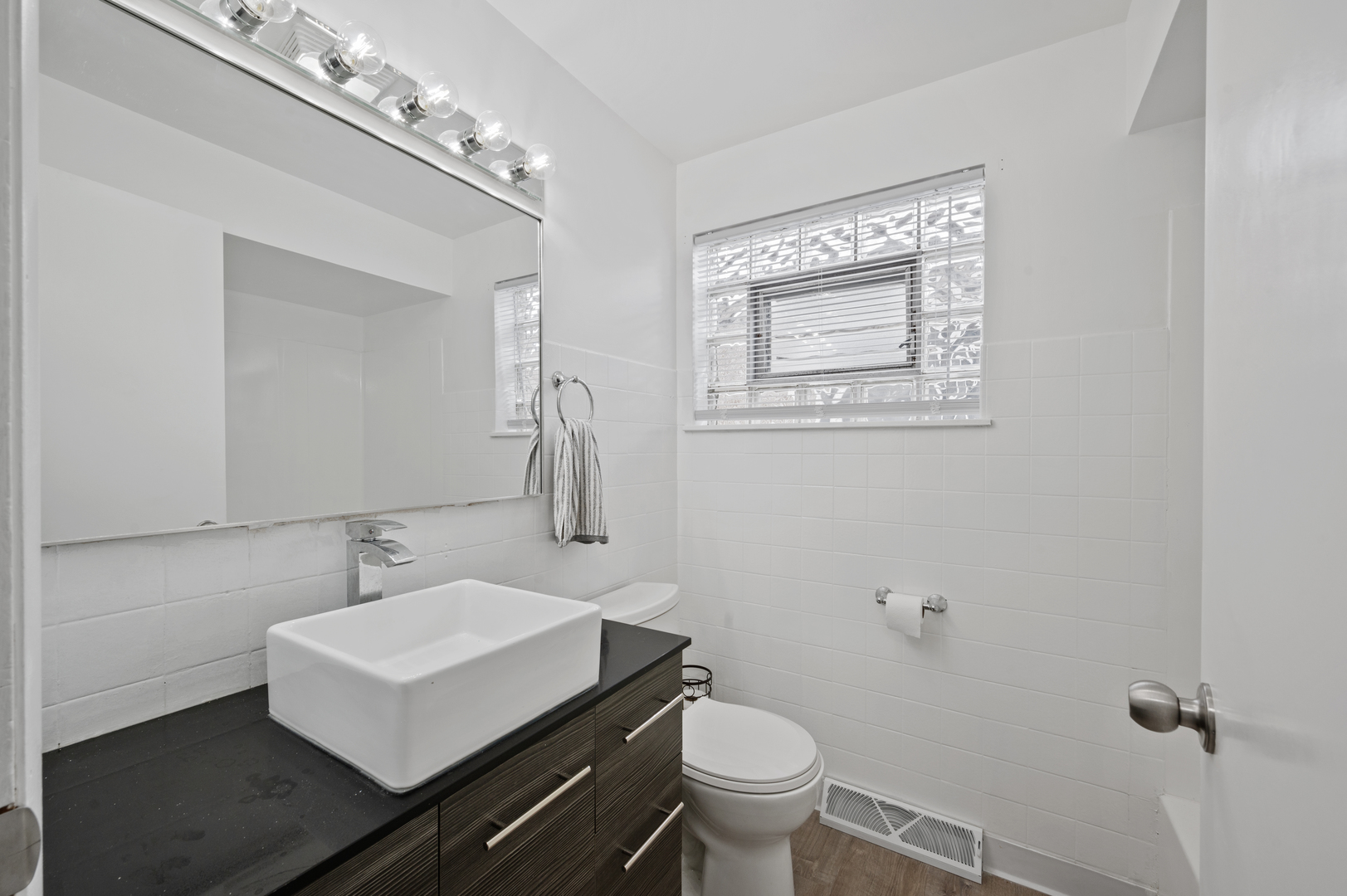 10844 South Green Bay Avenue Chicago IL 60617