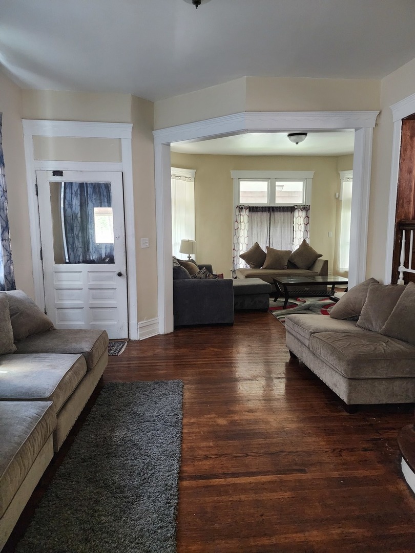 435 West Winneconna Parkway Chicago IL 60620