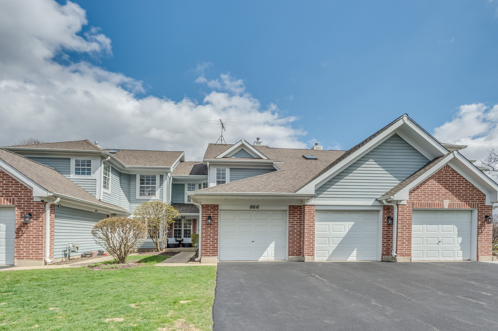 866 Pas Court Naperville IL 60563
