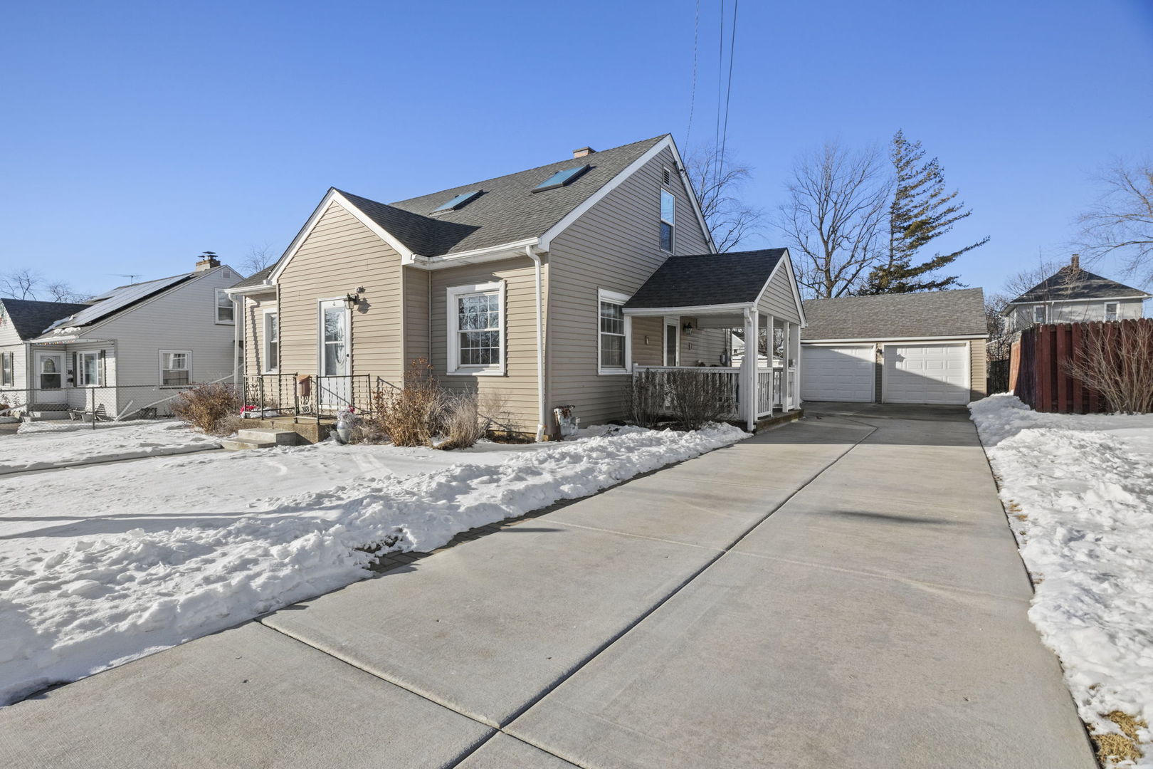 318 Zengele Avenue Aurora IL 60505