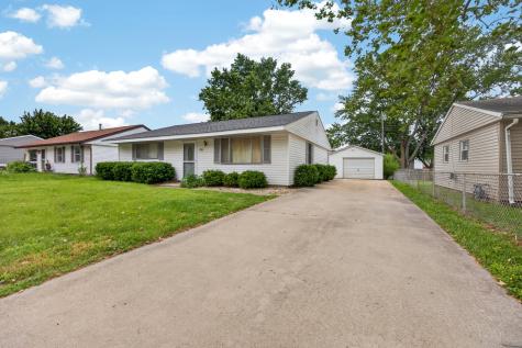 1218 Mt Vernon Drive Bloomington IL 61704