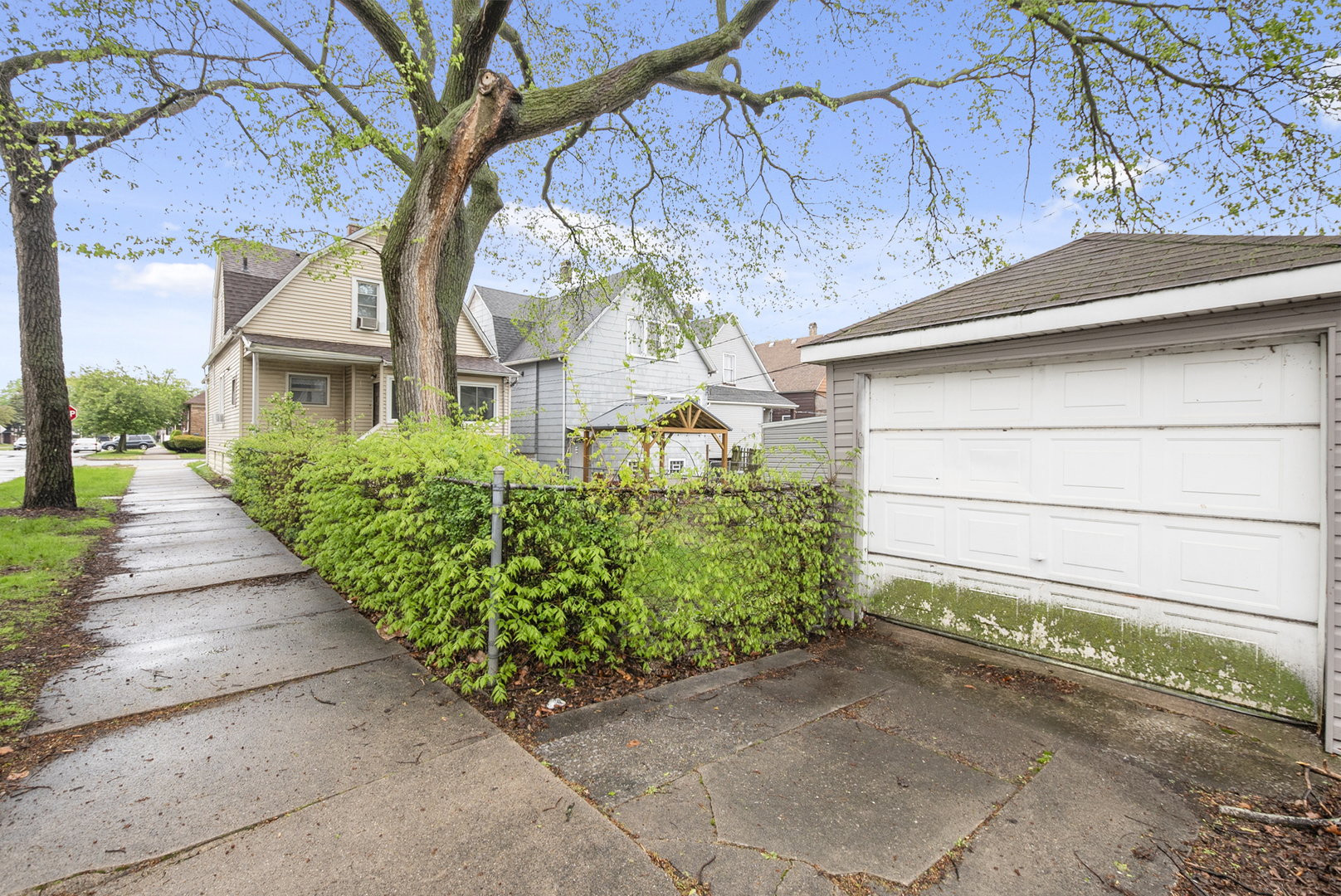 10700 South Avenue G Chicago IL 60617