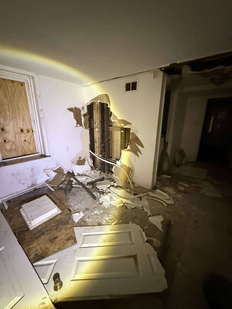 8417 South Escanaba Avenue Chicago IL 60617