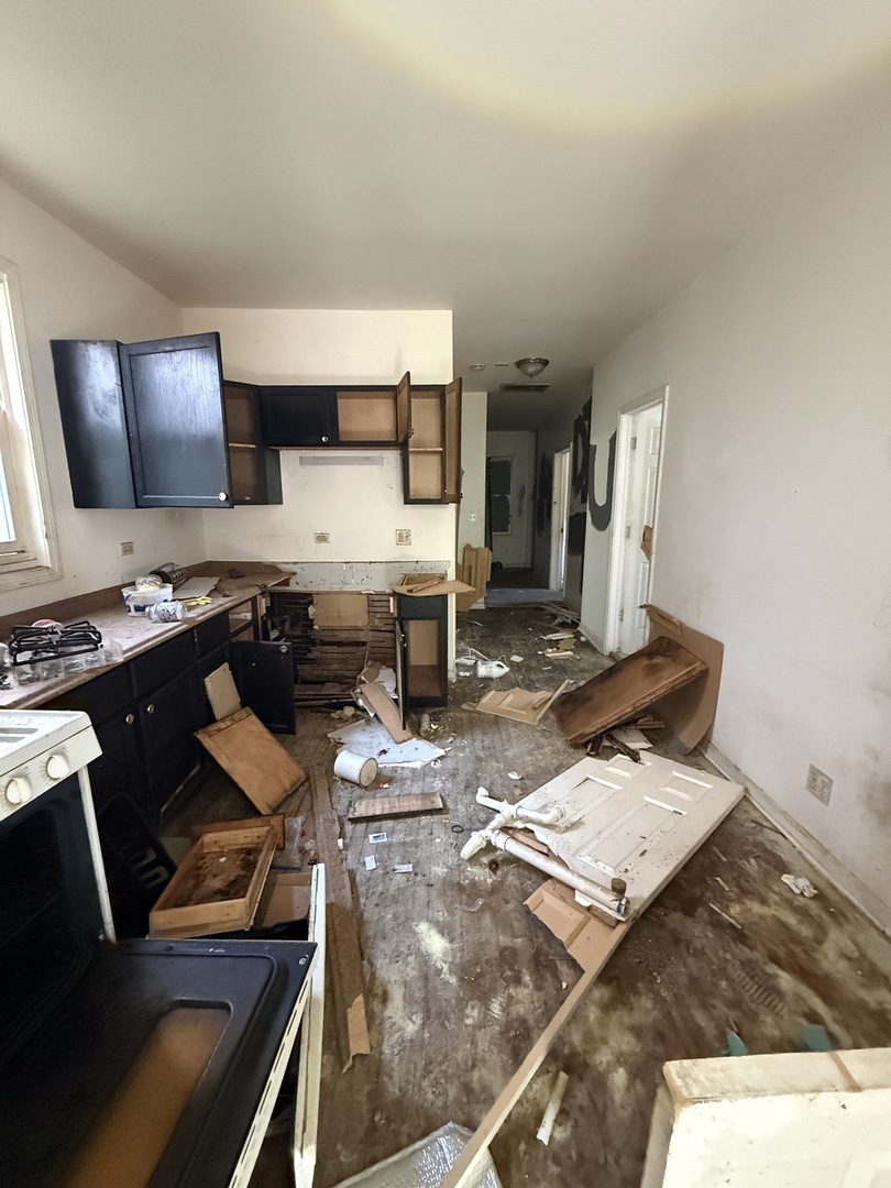 8417 South Escanaba Avenue Chicago IL 60617