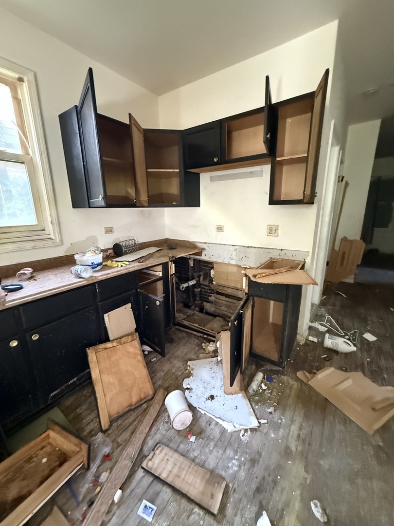 8417 South Escanaba Avenue Chicago IL 60617