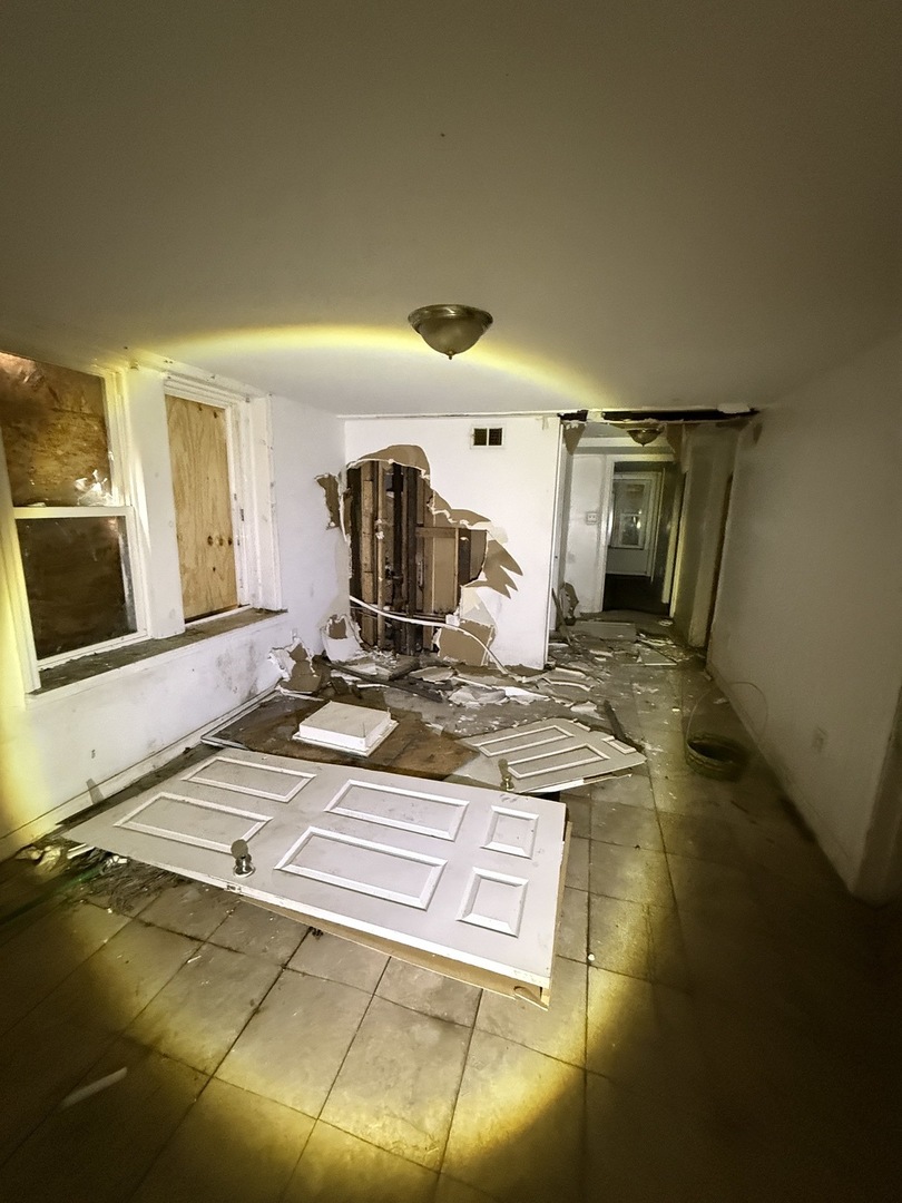 8417 South Escanaba Avenue Chicago IL 60617