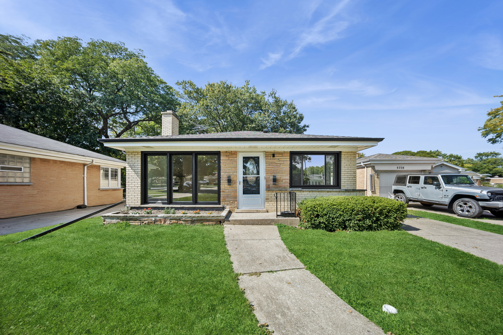 6226 North La Crosse Avenue Chicago IL 60646