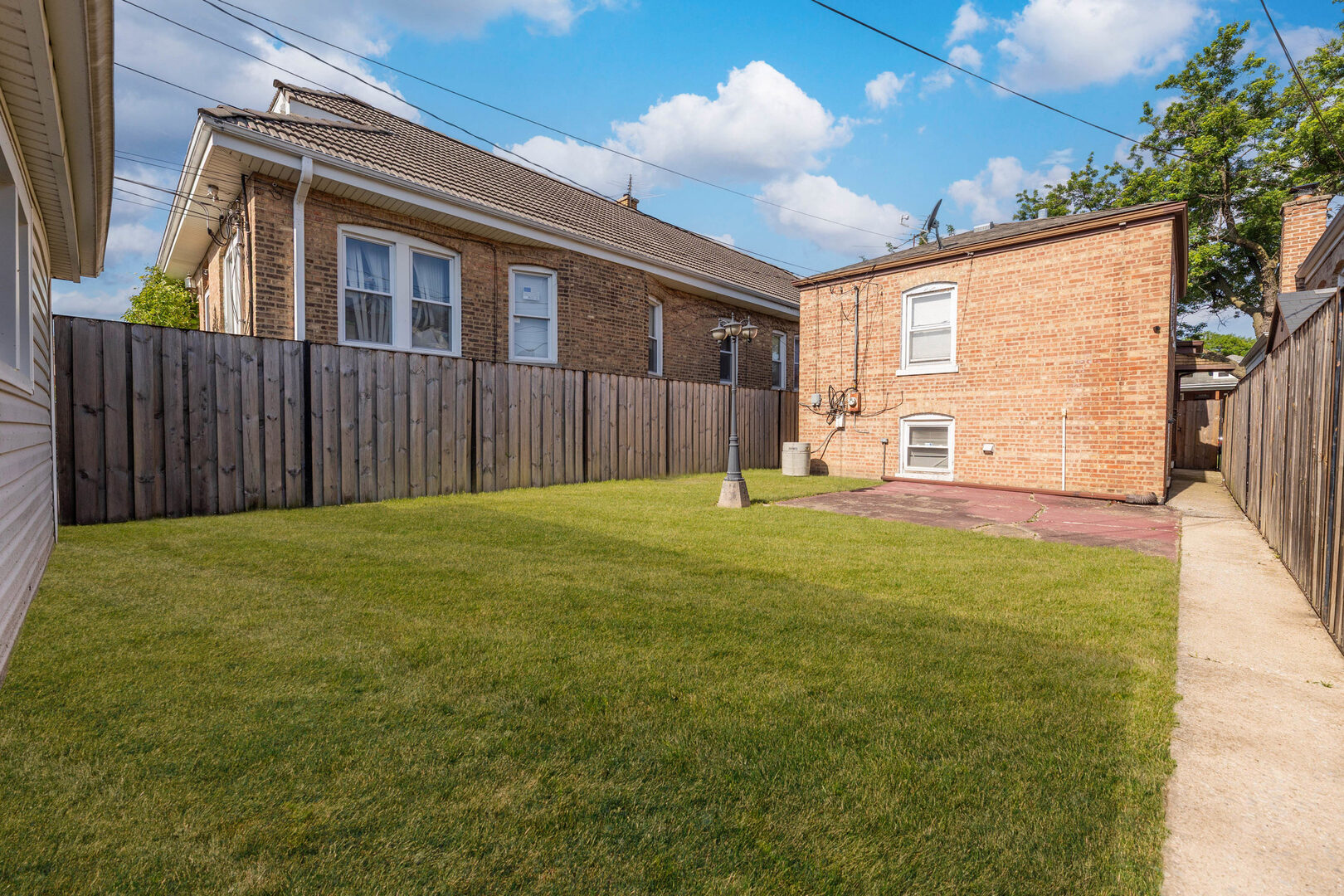 5921 South Sawyer Avenue Chicago IL 60629