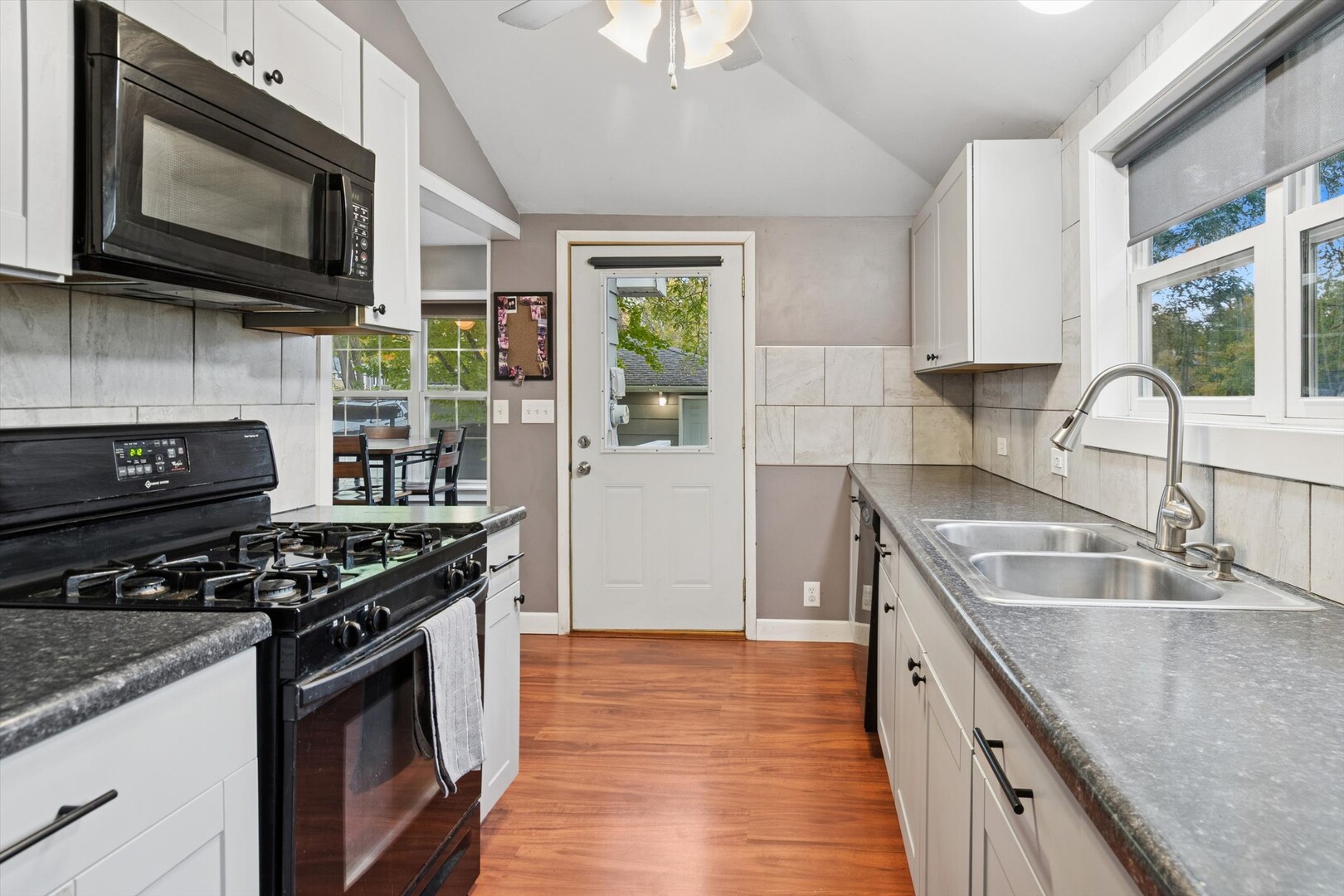 907 Maple Avenue Lisle IL 60532