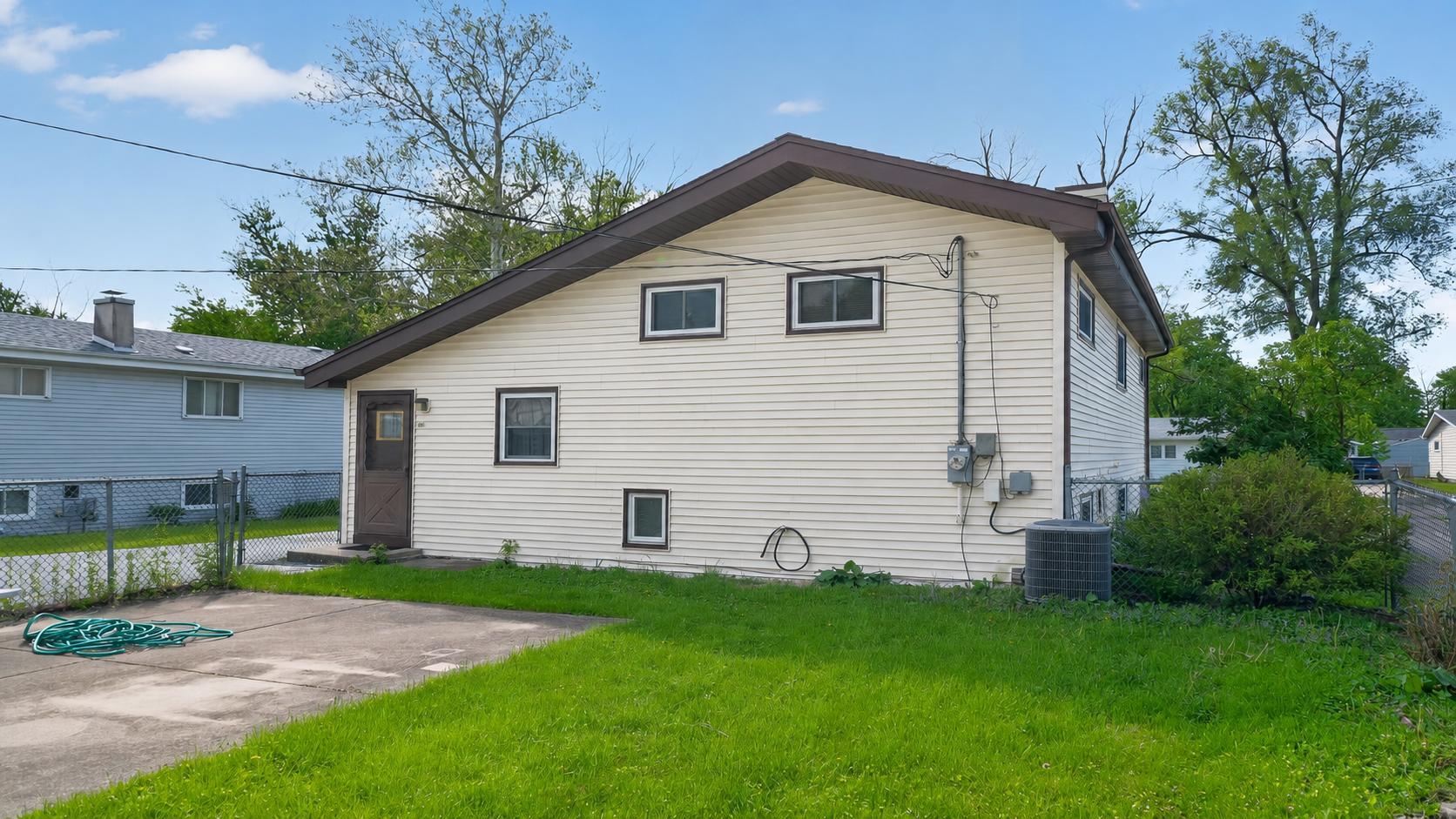 624 West Merle Avenue Villa Park IL 60181