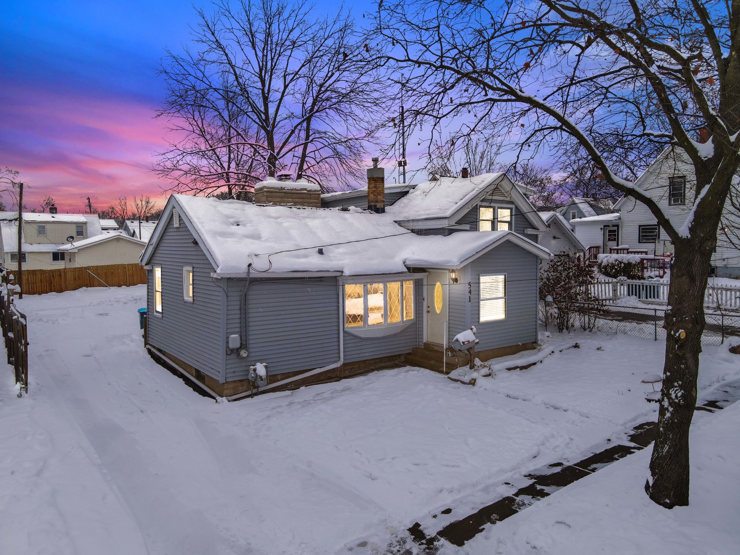 541 Charles Street Aurora IL 60506
