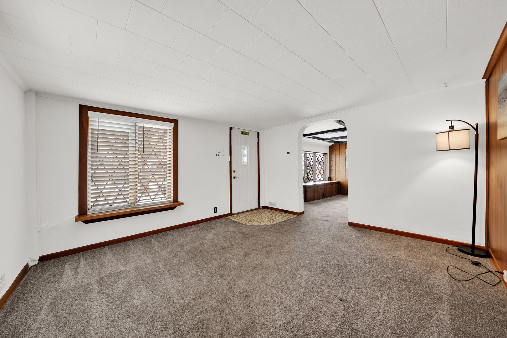 541 Charles Street Aurora IL 60506