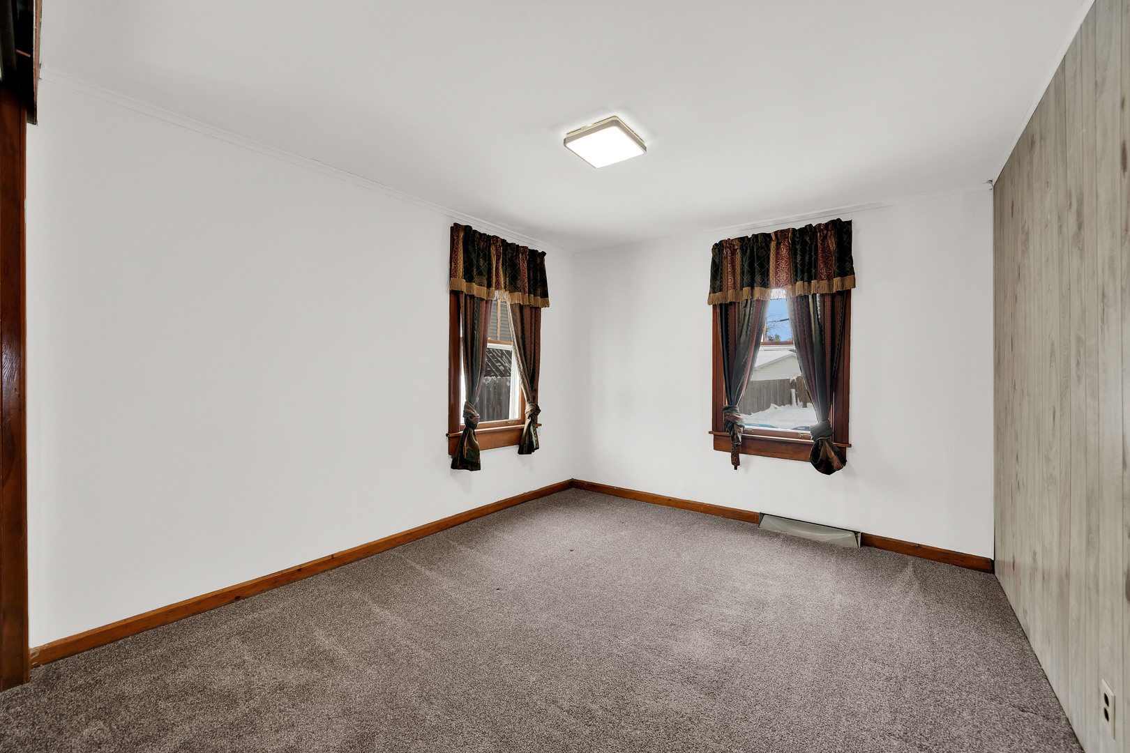 541 Charles Street Aurora IL 60506