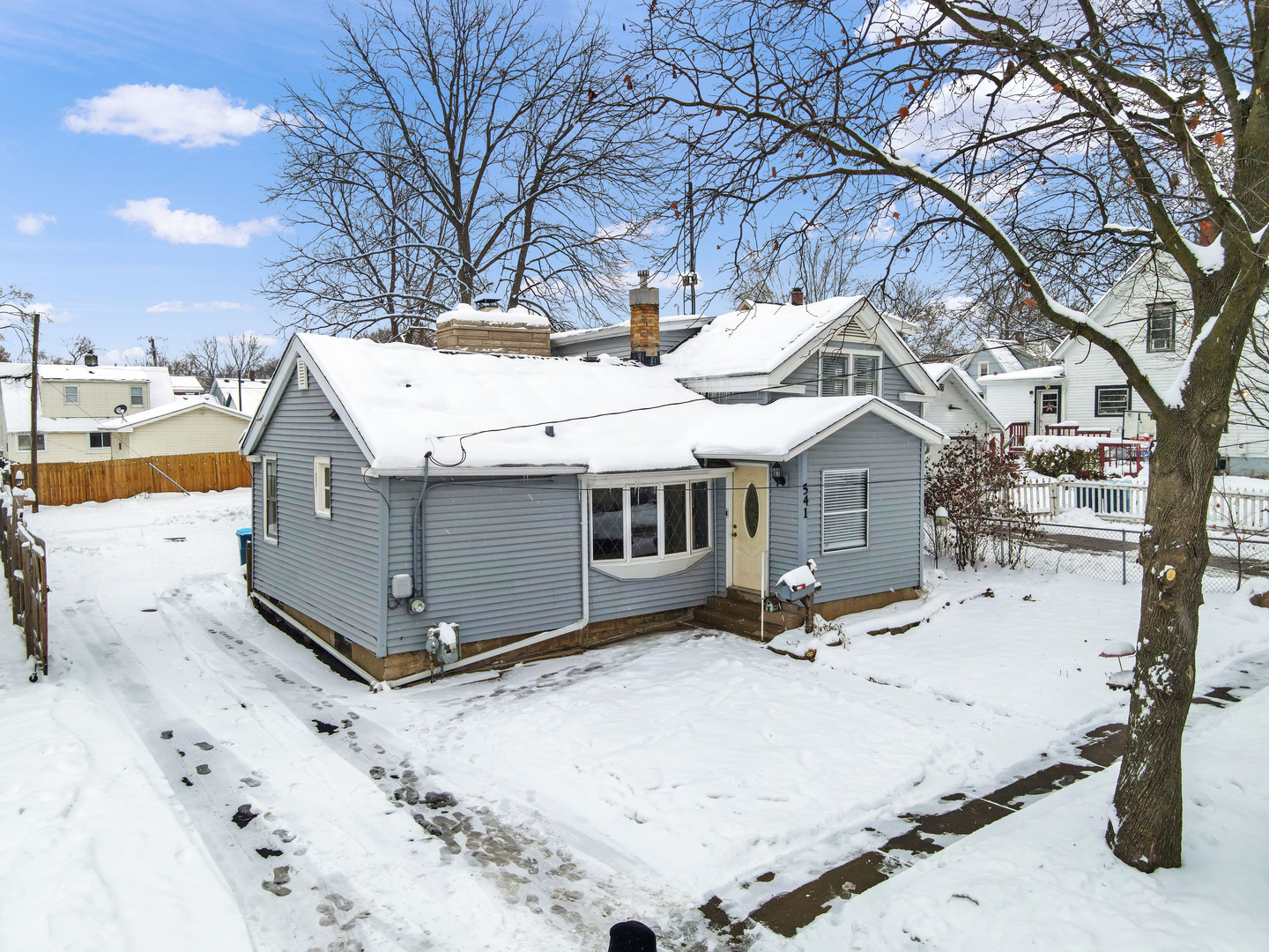 541 Charles Street Aurora IL 60506