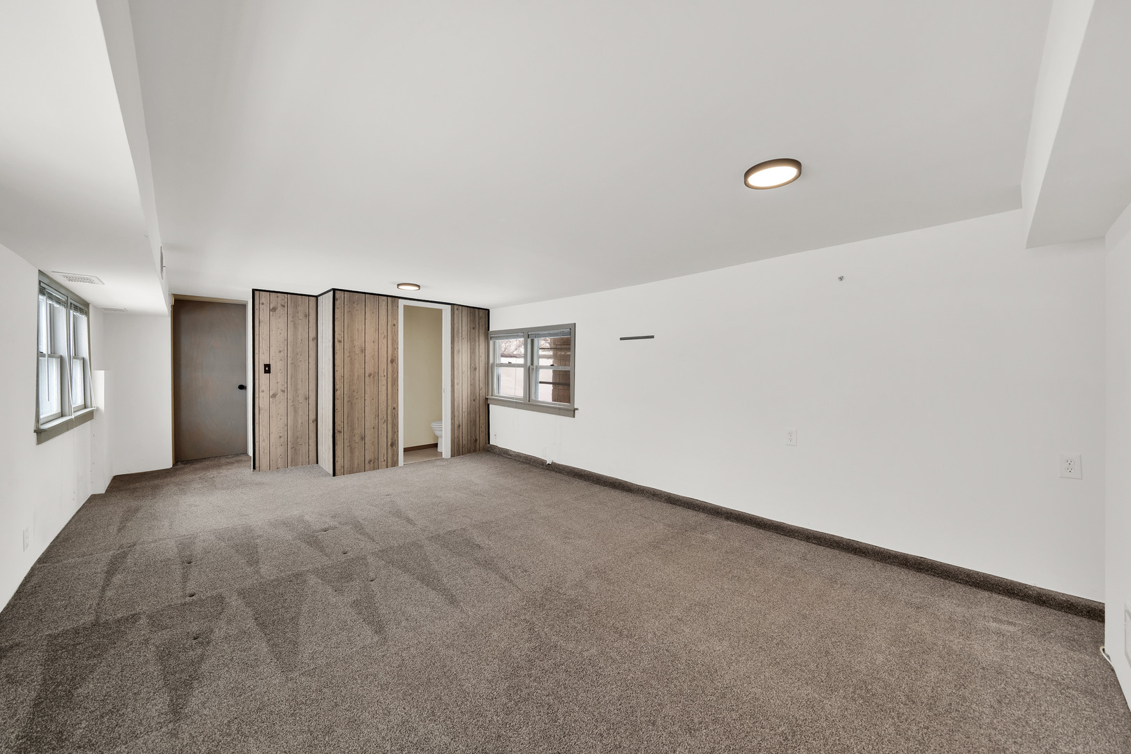 541 Charles Street Aurora IL 60506