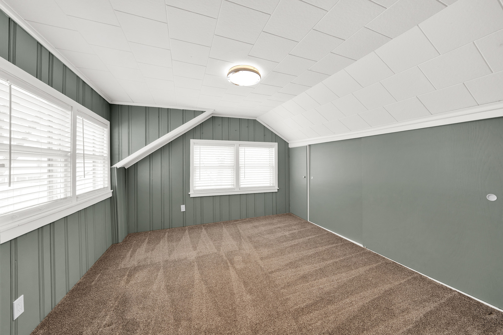 541 Charles Street Aurora IL 60506