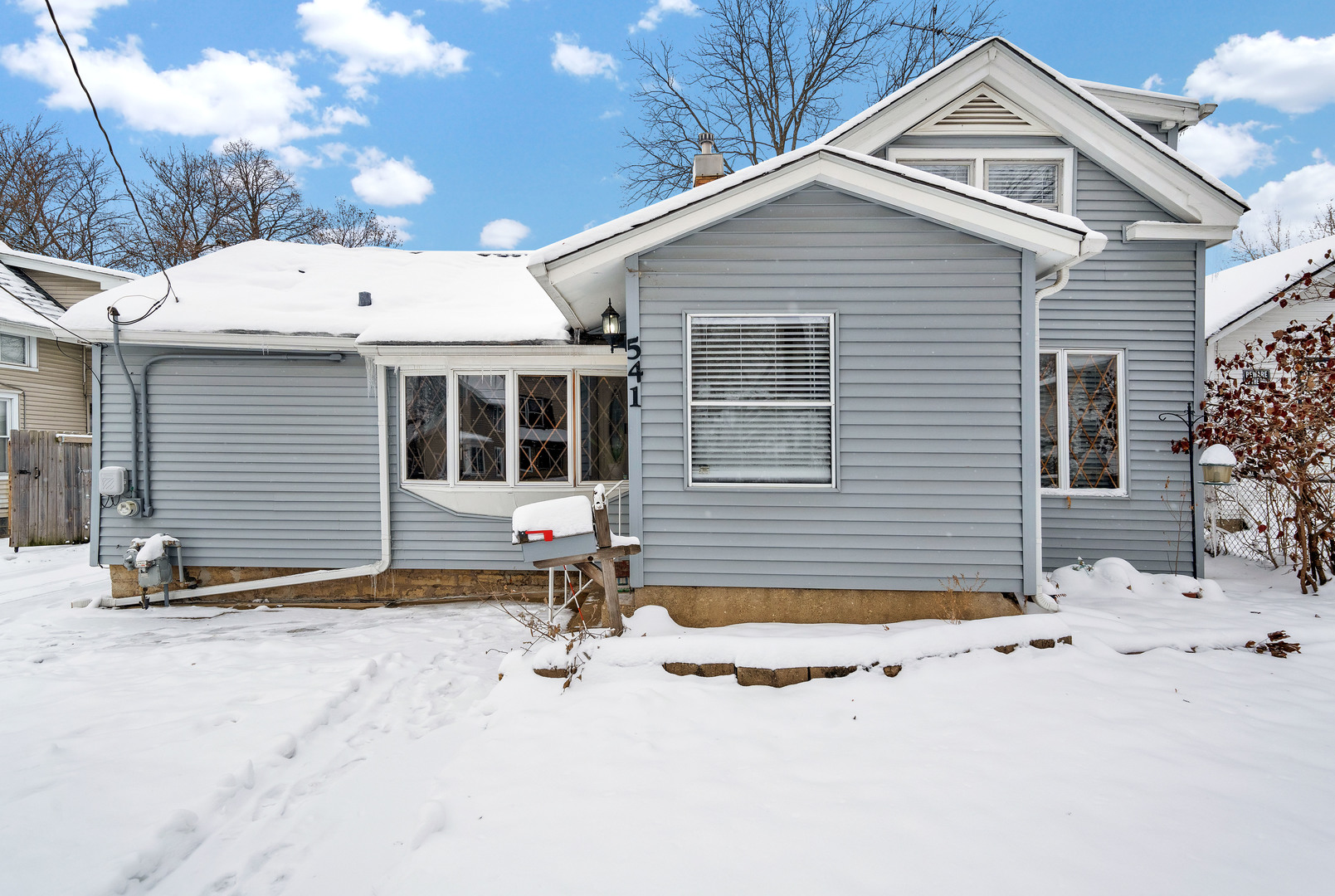 541 Charles Street Aurora IL 60506