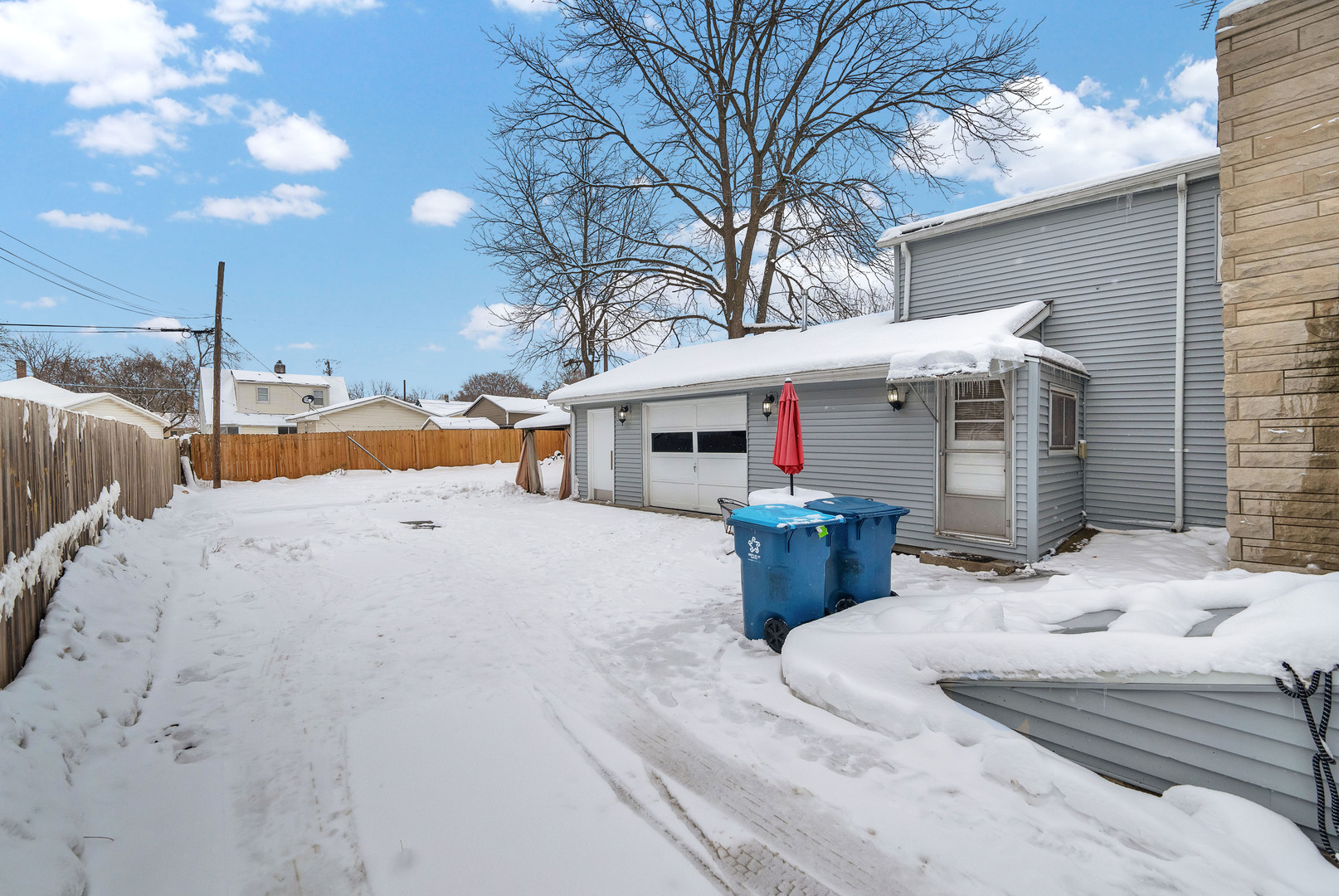 541 Charles Street Aurora IL 60506