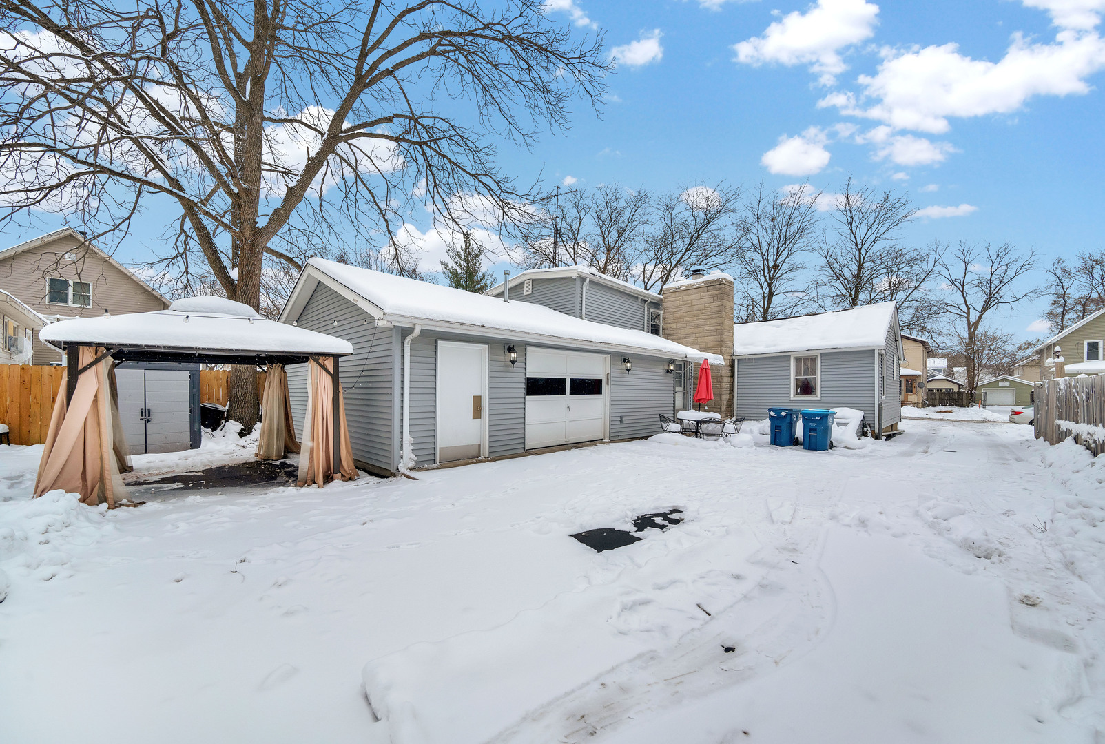 541 Charles Street Aurora IL 60506