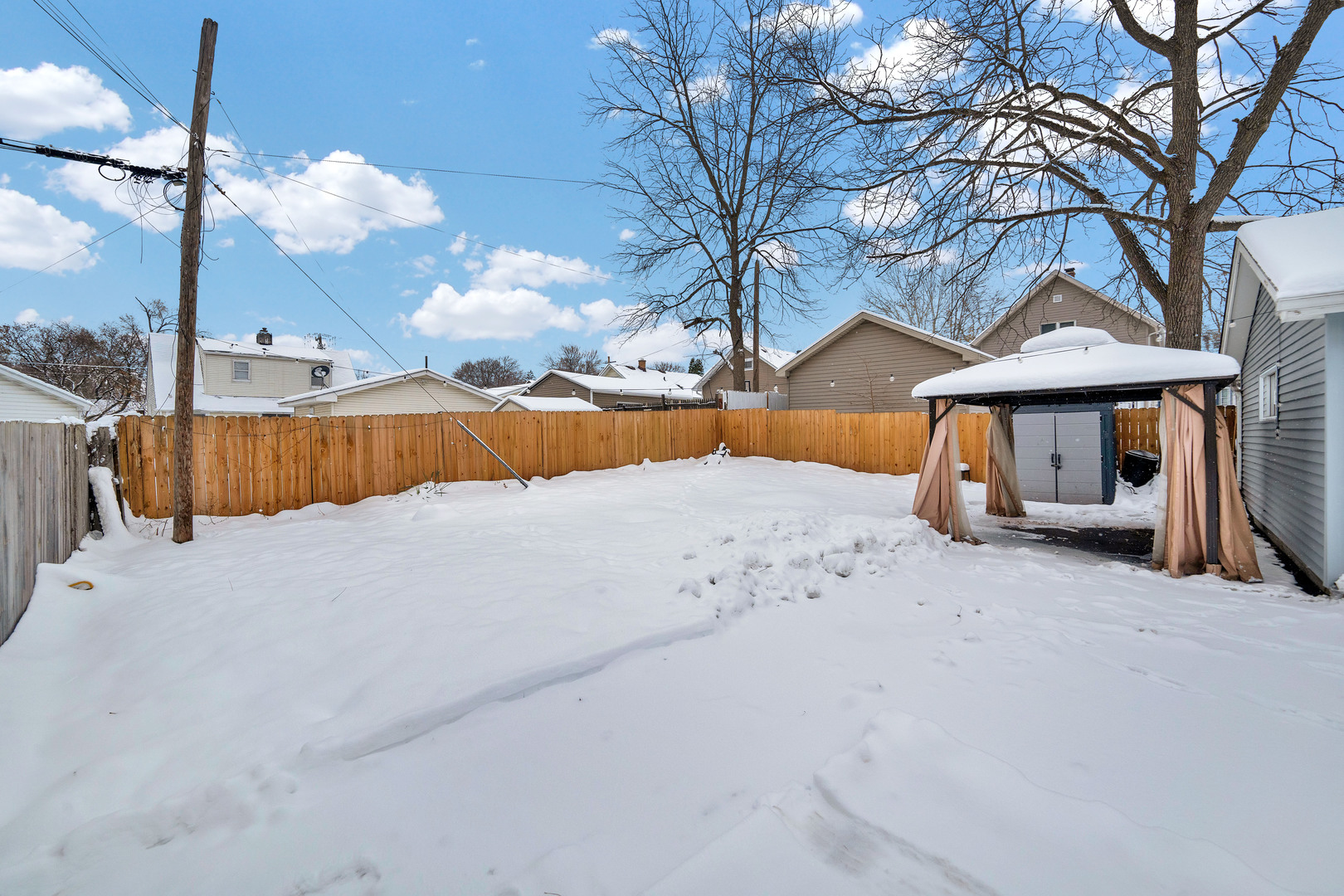 541 Charles Street Aurora IL 60506