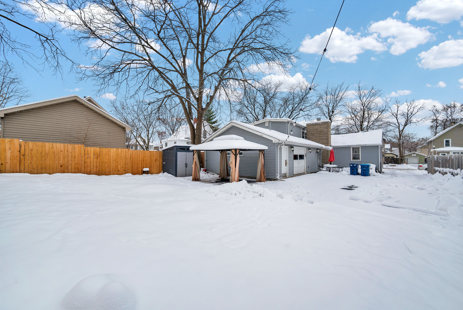 541 Charles Street Aurora IL 60506