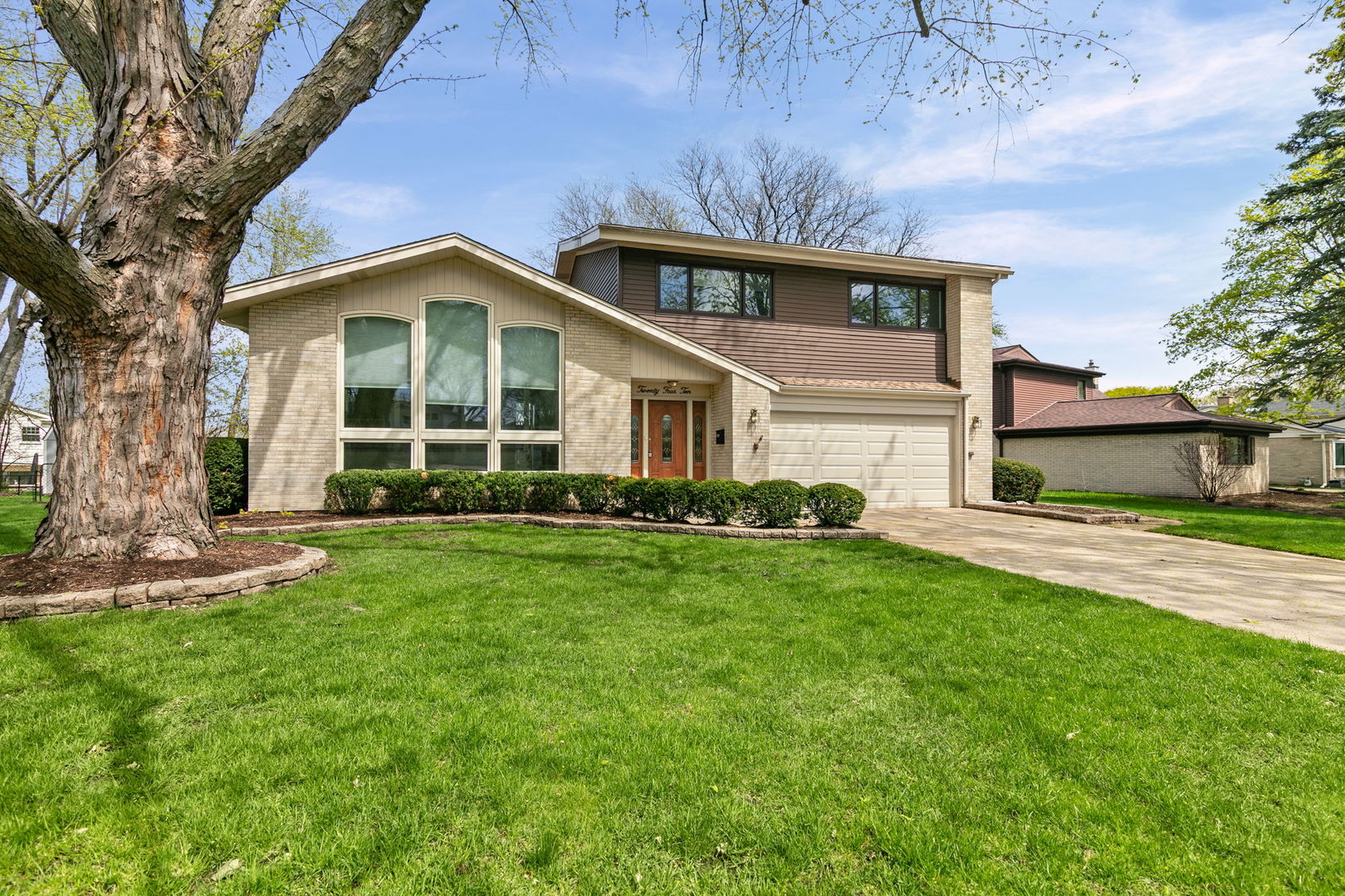 2410 East Northwood Court Arlington Heights IL 60004