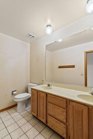 2410 East Northwood Court Arlington Heights IL 60004