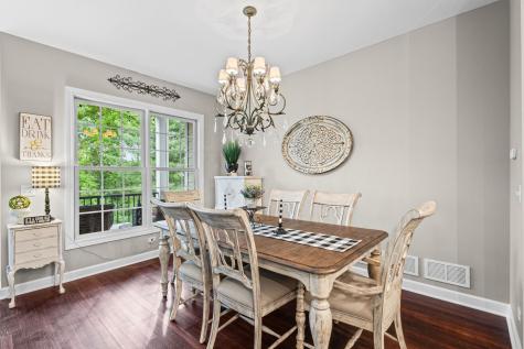 1907 Lynn Circle Libertyville IL 60048