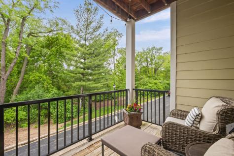 1907 Lynn Circle Libertyville IL 60048
